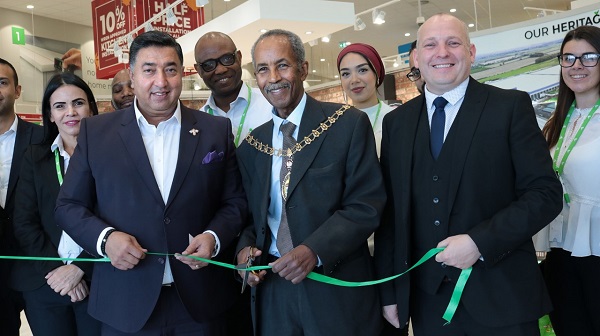 mayor opens wren kitchens