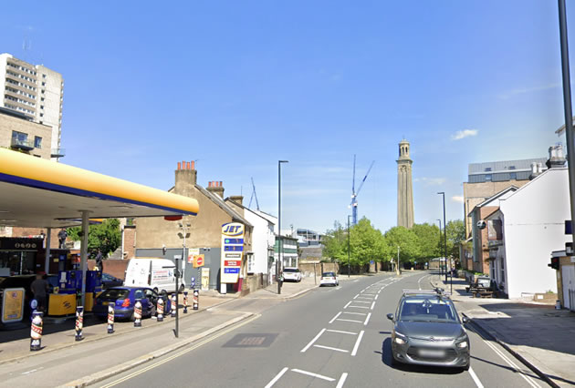 Kew Bridge Road by the Jet petrol station