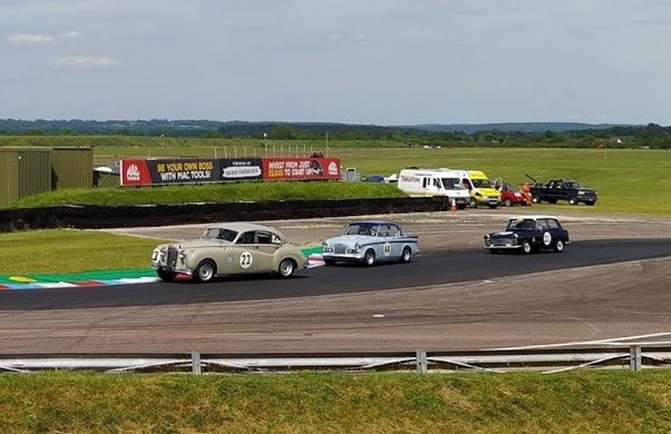 Thruxton races