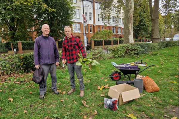 Chris Shepherd and Andrew Chipchase organising the bulbs