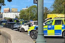 Three Taken to Hospital After Collision on Kew Bridge