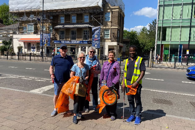 Chiswick litter pick volunteers