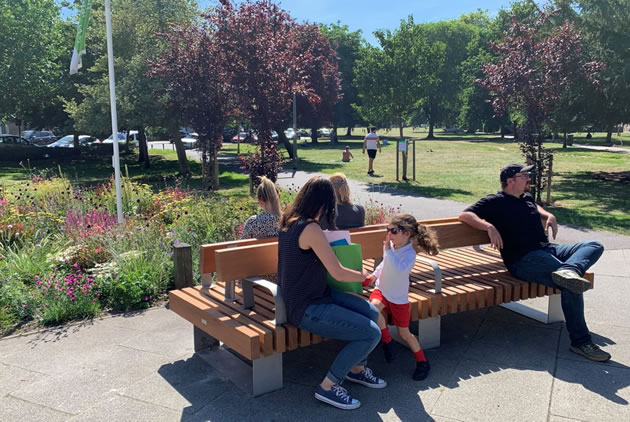 benches at turnham green terrace