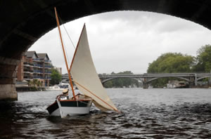 boat under the bridge 