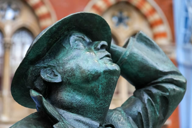 statue of sir john betjeman