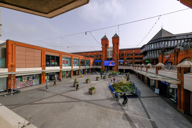 Central court of Ealing Broadway Shopping Centre 