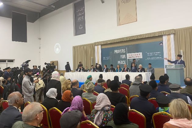 Fleur Anderson MP on platform at meeting at Ahmadiyya Baitul Futuh Mosque