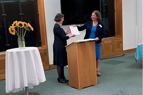 Fleur Anderson presents Rosie Taylor-Davis with her award 