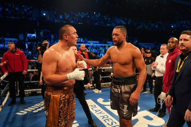 Joe Joyce congratulates Zhilei Zhang after his wi