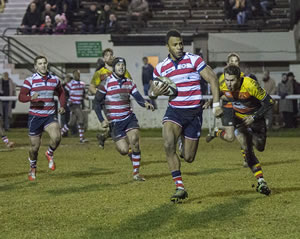 Kiba Richards breaks for Park