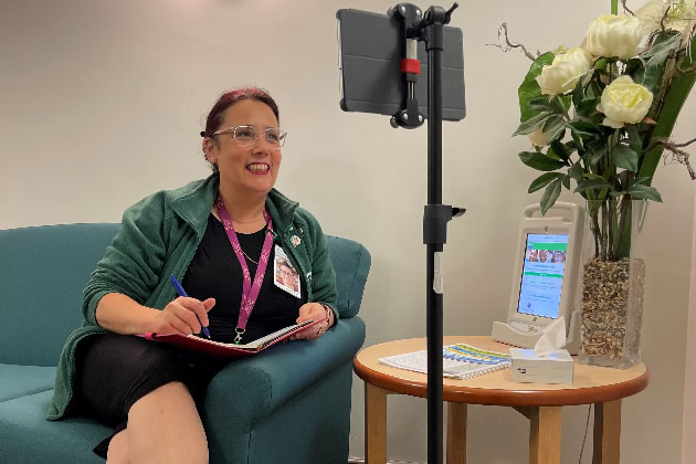 Estelle Le Galliot supports a patient remotely 