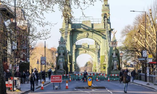 Hammersmith Bridge closed to traffic